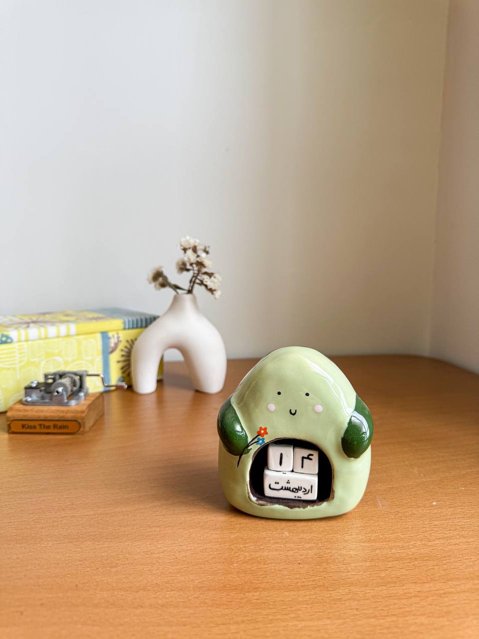 تقویم سرامیکی آواکادو